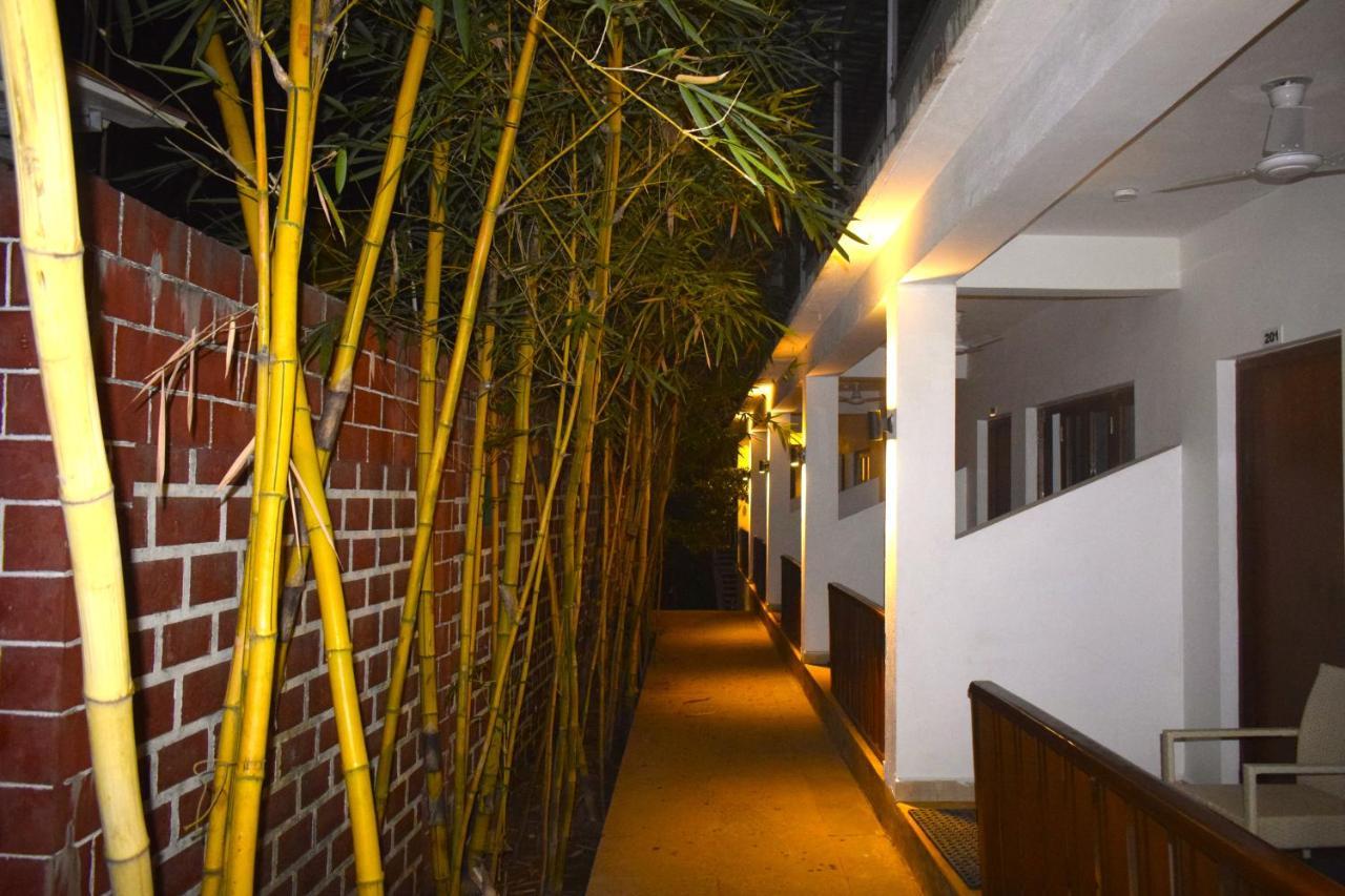 Kayan!V Resort Mandrem Buitenkant foto